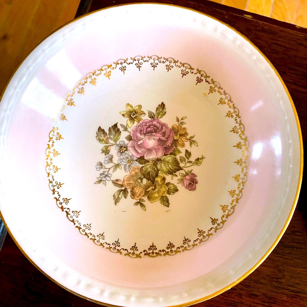 Homer Laughlin Eggshell Georgian Open Rose Pattern. Vintage China bowls.